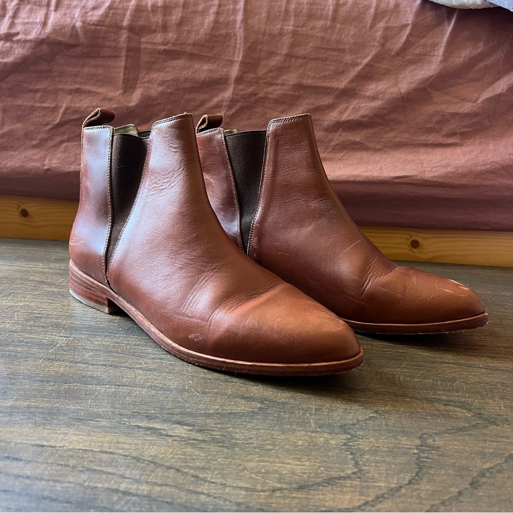 Nisolo • Eva Everyday Chelsea Boot in auburn